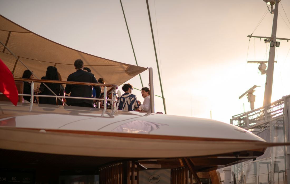 mdf25-immersive-market-5-tt-width-1100-height-710-crop-1-bgcolor-f0f2f7-post_id-23794